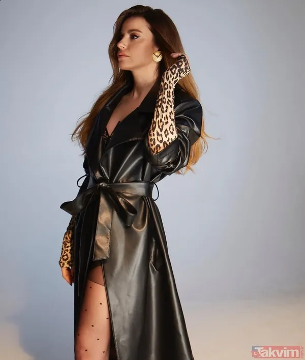 Ezgi Eyüboğlu vücudunu saran leopar desenli üstüyle sosyal medyayı salladı! Deri montuyla poz verdi bacak dekoltesi çok konuşuldu - 11