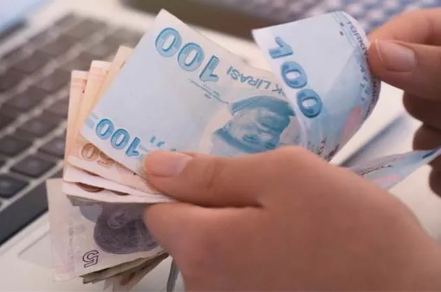 PTT'den salgın sürecinde çalışan personele net 2 bin TL nakit destek ödemesi