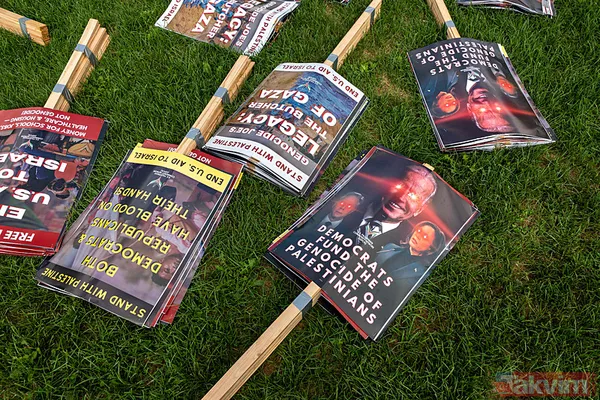 Kamala Harris'in adaylığını ilan edeceği Demokrat Parti Kongresi'nde yüzlerce Filistin destekçisi protesto düzenledi - 7