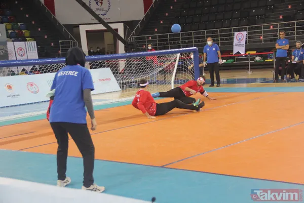 SON DAKİKA: Saat 9'u 5 geçe Golbol Milli Takımı maçı durdurdu! Atatürk için saygı duruşunda bulundu - 10