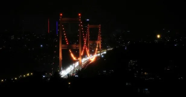 Fatih Sultan Mehmet FSM Köprüsü lösemi hastalığına dikkat çekmek amacıyla turuncu renge büründü