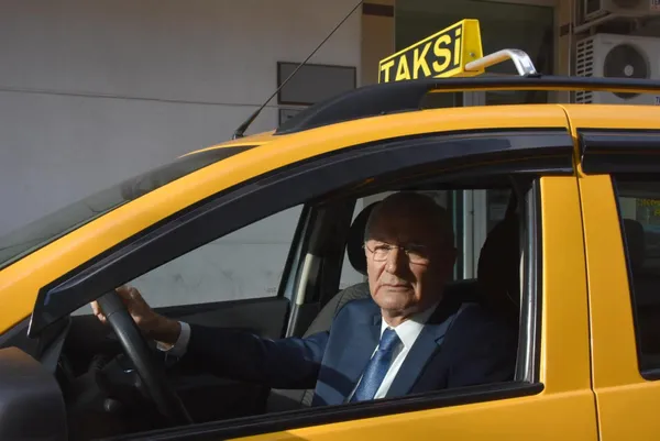 son-dakika-izmirde-taksi-ucretlerine-zam-geldi-indi-bindi-kisa-mesafe-10-tlden-13-tlye-cikti-1637234402926.jpg SON DAKİKA: İzmir'de taksi ücretlerine zam geldi! İndi-bindi (kısa mesafe) 10 TL'den 13 TL'ye çıktı-6