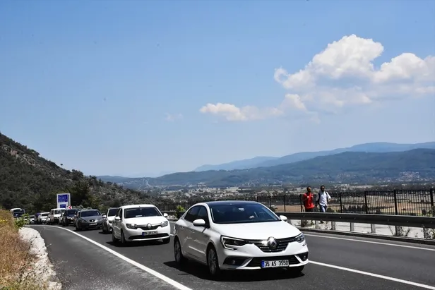 Muğla Akyaka'da tatilciler uzun araç kuyrukları oluşturdu! 3 saatte 30 bin araç geçti-2