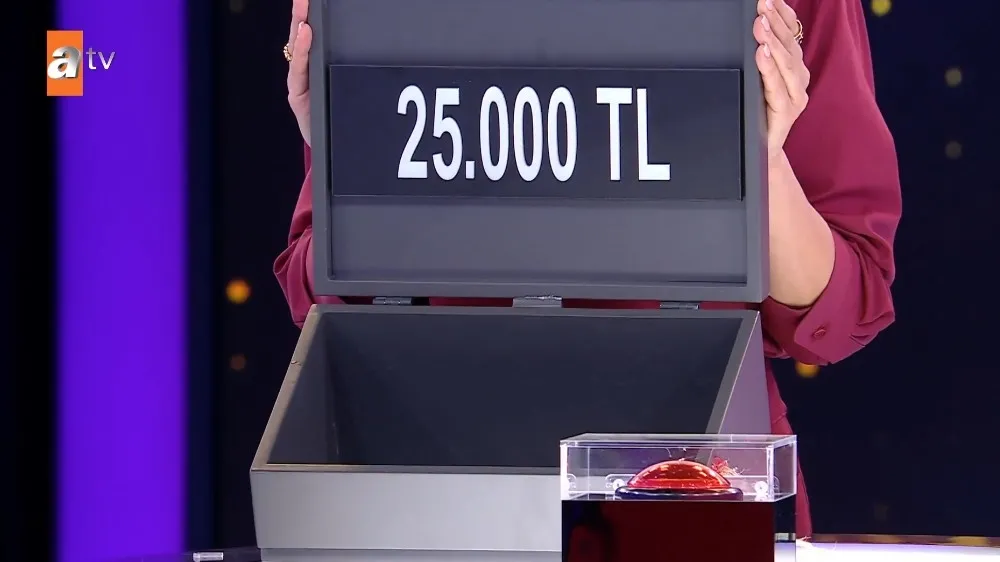 var-misin-yok-musunda-ilk-kutu-soku-sinem-5-milyon-tlyi-actirdi-1781296793584.jpeg Erdi Akkuş, Var Mısın Yok Musun’da büyük riski mutlu sonla bitirdi-11