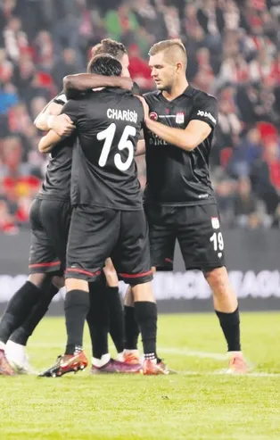 Avrupa yıldızı Sivasspor! Yiğidolar Konferans Ligi’nde son 16 turunda