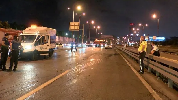 Yardım için durdular kazaya karıştılar! Beylikdüzü D-100 Karayolu'nda aynı yerde iki kaza: 5 yaralı-7