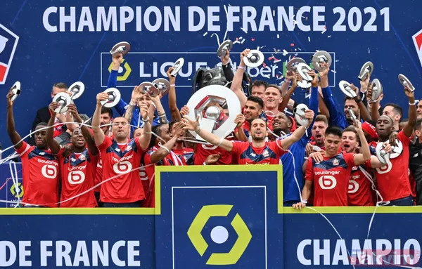 Şampiyon Lille'in kupası Bizim Çocukların elinde: Törende "Kral Burak Yılmaz" tezahüratları - 7