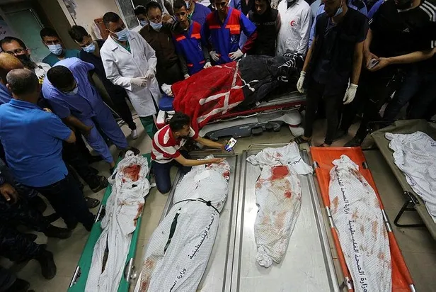 Gazzeli gencin en acı günü: Fotoğraflarını çektiği şehitlerin arasında iki kardeşinin bulunduğunu fark etti-3