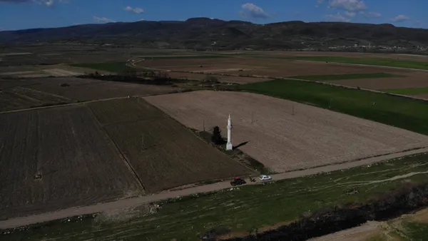 bakan-bir-daha-bakiyor-balikesirde-camisiz-minare-dikkat-cekiyor-koy-var-sanip-yanina-gelenler-oluyor-1649508008497.jpg Bakan bir daha bakıyor! Balıkesir'de camisiz minare dikkat çekiyor: Köy var sanıp yanına gelenler oluyor-2