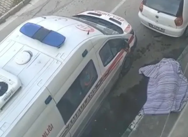 Çamaşır asarken canından oldu! 15 metreden çakıldı-4