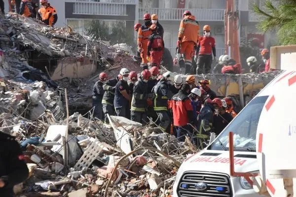 İzmir'deki depremde yıkılan Emrah Bey Apartmanı davasında flaş gelişme: 1 ölüm, 1 tahliye-1