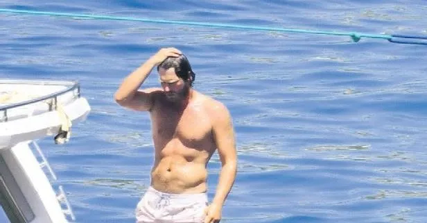 Kivanc Tatlitug Teknede Agirladigi Dostlarina Kendi Elleriyle Yemek Yapti Sosyal Medyadan Yorum Yagdi Takvim