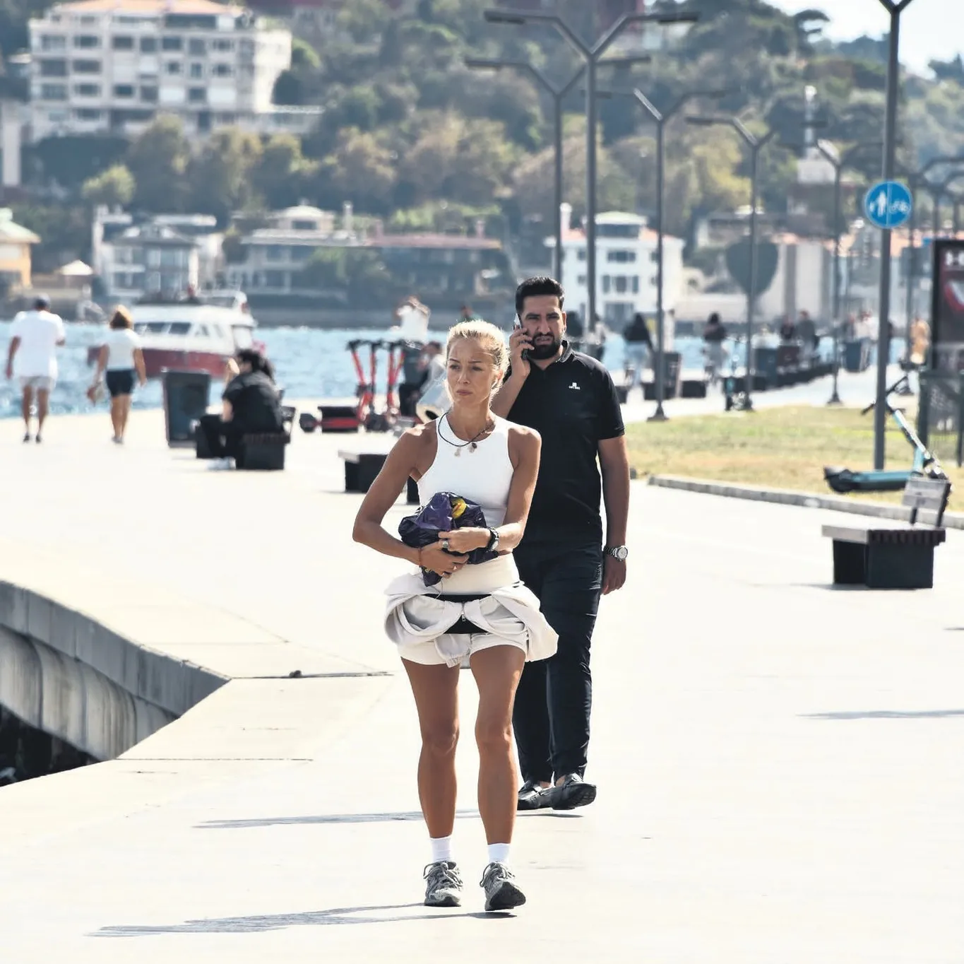 Formunu yürüyerek koruyor