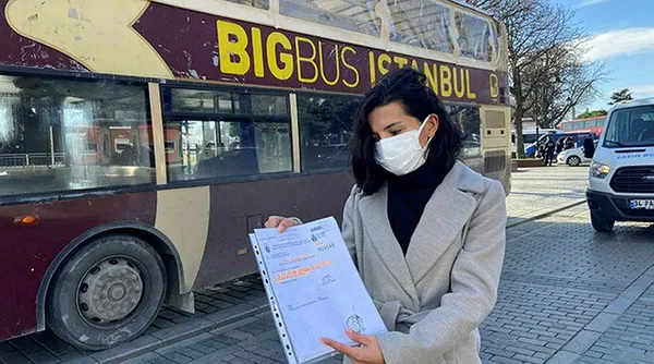 1642681083719.jpg Sultanahmet'te İBB'ye protesto! Taşımacılık işi sonlandırılan otobüs firmasının çalışanları eylem yaptı-3