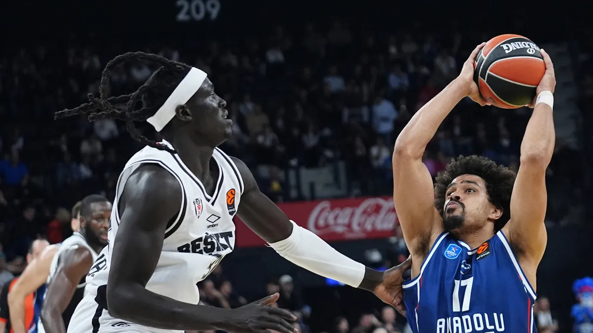 Anadolu Efes, Pablo Laso yönetiminde ilk derbisini kazandı