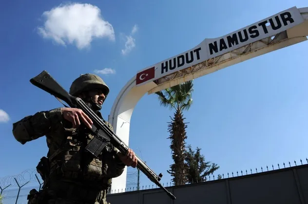 Son dakika: 2 PKK/YPG’li terörist, hudut karakollarımıza teslim oldu