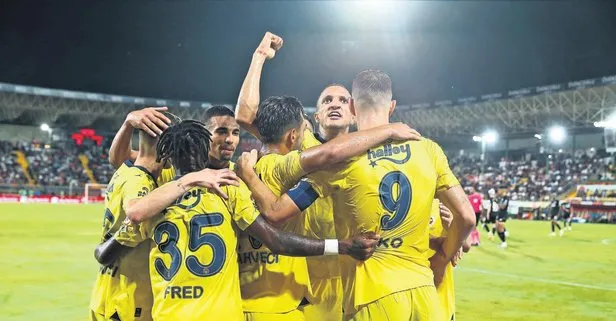 Fenerbahçe Alanya önünde de galibiyete uzandı!  İrfan Can Kahveci’nin 43’te attığı gol zirveye taşıdı