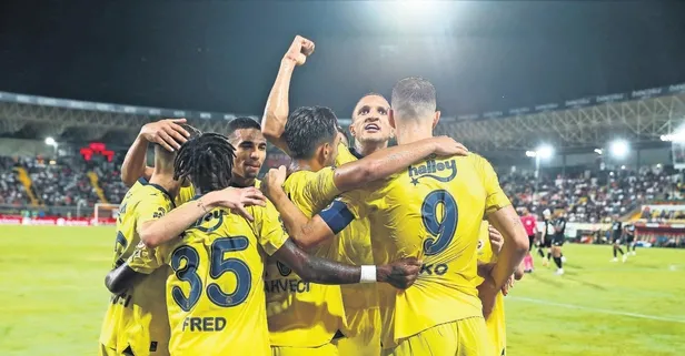 Fenerbahçe Alanya önünde de galibiyete uzandı! İrfan Can Kahveci'nin 43’te attığı gol zirveye taşıdı