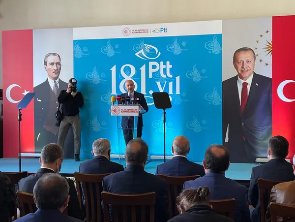 sirkeci-buyuk-postane-hizmet-binasindan-sokulen-2-abdulhamidin-tugrasi-94-yil-sonra-tekrar-asildi-1634902465165.jpg Sirkeci Büyük Postane Hizmet Binası'ndan sökülen 2. Abdülhamid'in tuğrası 94 yıl sonra tekrar asıldı-8