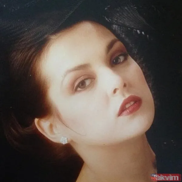 Müge Anlı da lepiska saçlarıyla '20'li yaşlar challenge' akımına uydu! Güzelliğiyle mest eden Müge Anlı'nın gençliği ve Esra Erol... - 47