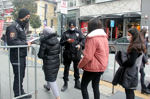 Son dakika: Koronavirüs vakalarında o iller alarm veriyor! Vali isyan etti yoğun bakımlarda B planı devreye alındı!-11