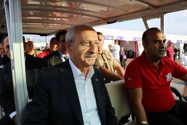 baskan-recep-tayyip-erdogandan-kemal-kilicdarogluna-teknofeste-turistik-seyahat-yapmis-insallah-ilham-almistir-1662225720709.jpeg Başkan Recep Tayyip Erdoğan'dan Kemal Kılıçdaroğlu'na: "TEKNOFEST'e turistik seyahat yapmış, inşallah ilham almıştır"-2