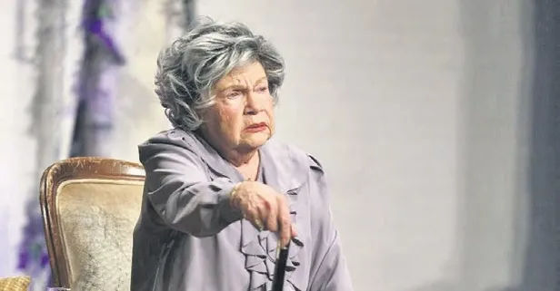 Nevra Serezli’nin başrolünde yer aldığı “Ağaçlar Ayakta Ölür” veda ediyor