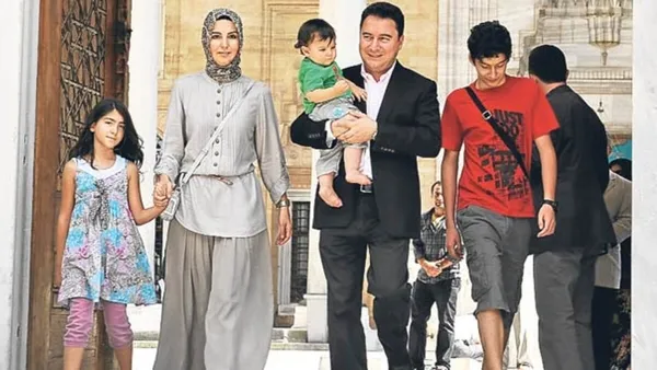 ali-babacan-kimdir-kac-yasinda-ali-babacan-esi-cocuklari-kimdir-1598710513756.jpg