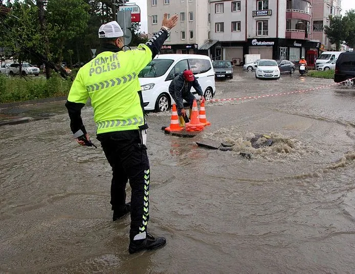 Bolu’da sağanak yağış! Vatandaşlar zor anlar yaşadı