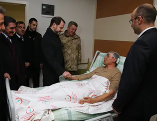 Hazine ve Maliye Bakanı Berat Albayrak'tan yaralı askerlere ziyaret