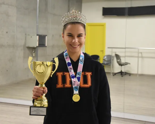 izmir-depreminden-sonra-yeniden-dogdu-jimnastigin-kralicesi-oldu-1639399886151.jpg İzmir Depremi'nden sonra yeniden doğdu!' 'Jimnastiğin kraliçesi' oldu-3