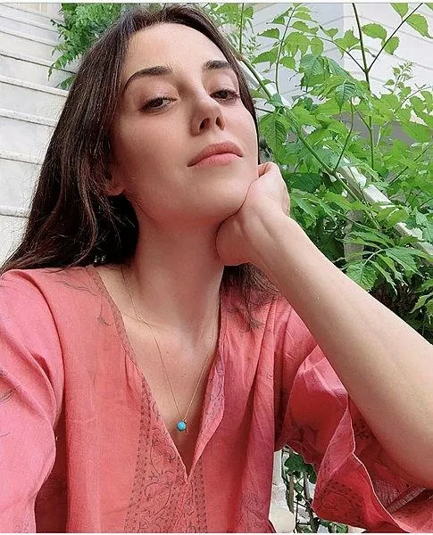 cansu-dere-kazancini-sanat-eserlerine-yatirdi-5-milyon-tlyi-gozden-cikardi-1659042056779.jpeg Cansu Dere kazancını oraya yatırdı! 5 milyon TL'yi gözden çıkardı - 1