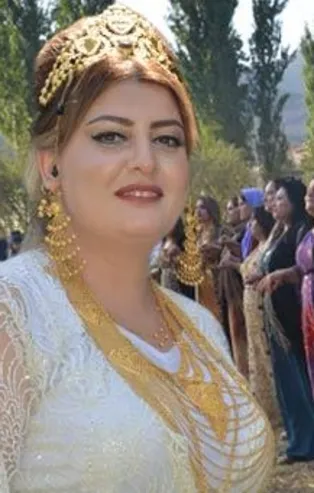 Aşiret düğününde dudak uçuklatan takı!