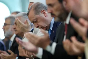 Kaybedilen şehitlerimiz için, Başkan Recep Tayyip Erdoğan'ın tilavetiyle Fatiha Suresi ve Bakara Suresi!