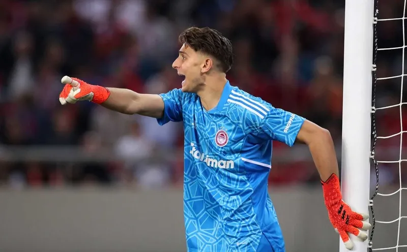 galatasarayda-musleranin-yerine-2-aday-surpriz-isim-listeye-girdi-1739469261322.jpg Konstantinos Tzolakis (REUTERS)