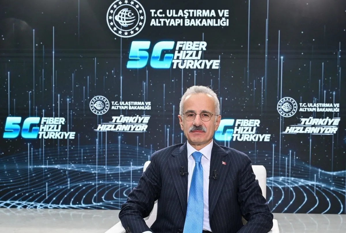 1782720269820.jpg Ulaştırma ve Altyapı Bakanı Abdulkadir Uraloğlu'nun açıkladığı 2026 yılı ilk çeyrek verileri, Türkiye'nin iletişim altyapısında yaşadığı devasa dönüşümü ortaya koydu.