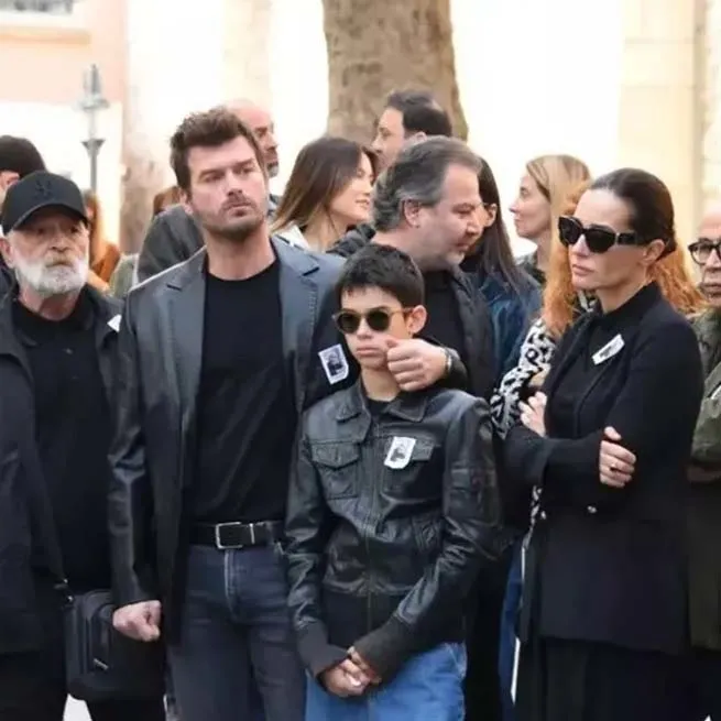 kivanc-tatlitug-ve-kivanc-kasabalidan-gokovada-balik-molasi-1765630187604.jpg Kıvanç Tatlıtuğ ve Kıvanç Kasabalı’dan Gökova’da balık molası!-5