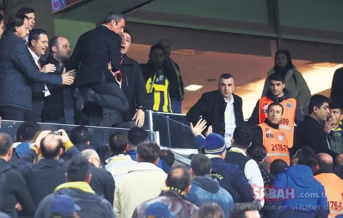 Son dakika Fenerbahçe haberleri: Ali Koç taraftarların arasına atladı! Dünya basınında gündem oldu