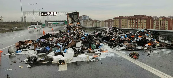 1616736695084.jpg Kuzey Marmara Otoyolu'nda kargo kamyonu yanarak küle döndü-1