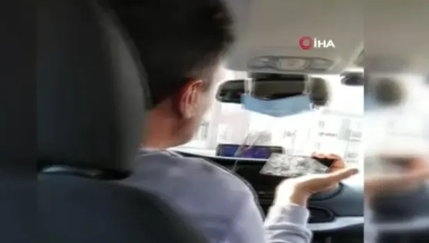 İstanbul'daki taksici pes dedirtti! Bir elinde direksiyon bir elinde ganyan takibi-3