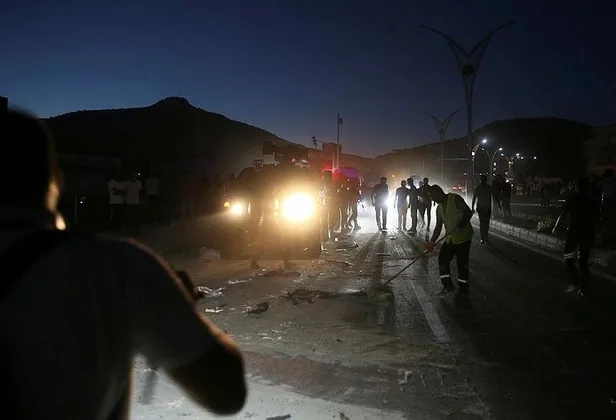 mardindeki-kan-donduran-feci-kazayi-gorgu-tanigi-anlatti-o-esnada-ortalik-katliam-alani-oldu-1661033621205.jpeg Mardin'deki kan donduran feci kazayı görgü tanığı anlattı! "O esnada ortalık katliam alanı oldu"-4