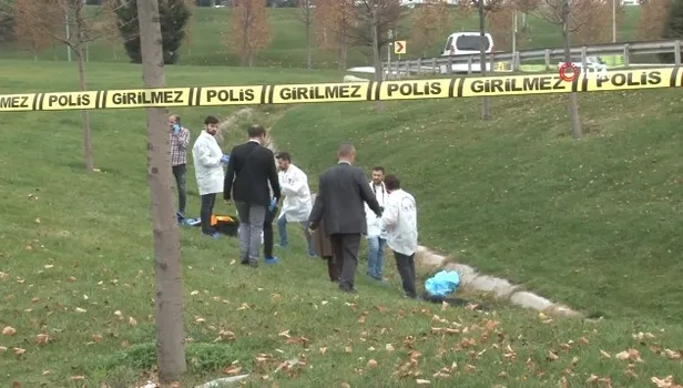 Esenyurt'ta boş arazide erkek cesedi bulundu