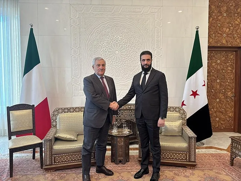 İtalya Dışişleri Bakanı Antonio Tajani, Suriye’deki yönetimin yeni lideri Ahmet eş-Şara ile bir araya geldi. (Sosyal medya)