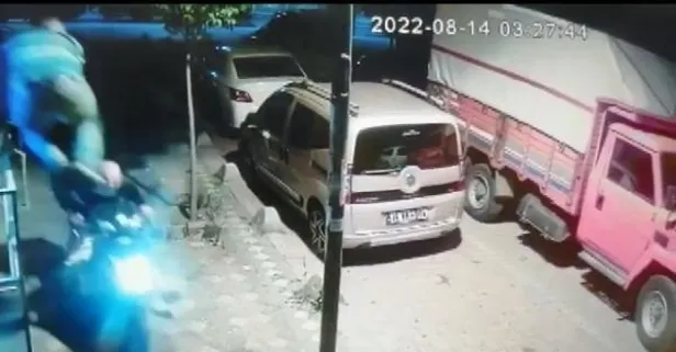 Motosiklet hırsızını uçan tekmeyle durdurdu! "Bina yüksekti merdivenden ineceğime atladım"