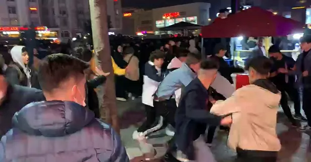 Konser savaş alanına döndü! Esenyurt'ta Pinhani konserinde yumruk ve tekmeler havada uçuştu