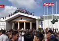 Bangladeş’te protestocular Şeyh Hasina’nın başbakanlık konutunu bastı