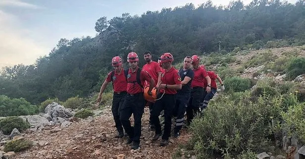 Fethiye’de kayalık alana düşerek yaralanan Rus yamaç paraşütçüsünü JAK timi kurtardı