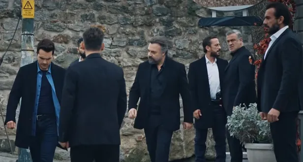 hasmini-tarumar-etti-eskiya-dunyaya-hukumdar-olmaz-191-bolum-fragmani-uc-atis-biri-alnina-ikisi-gogsune-1618813064563.jpg Hasmını tarumar etti! Eşkıya Dünyaya Hükümdar Olmaz 191. bölüm fragmanı: Üç atış biri alnına, ikisi göğsüne...-5