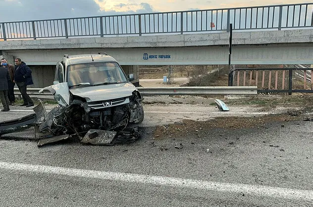 Araçlar hurdaya döndü! Bu otomobilden sağ çıktılar