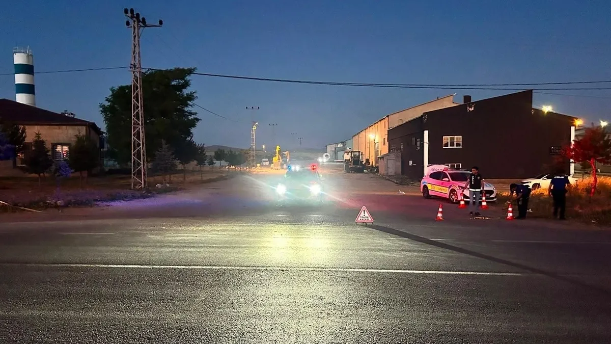 Kayseri'de kaza sonrası minibüs polis ve vatandaşların üzerine sürüldü: 1 ölü, 2 yaralı